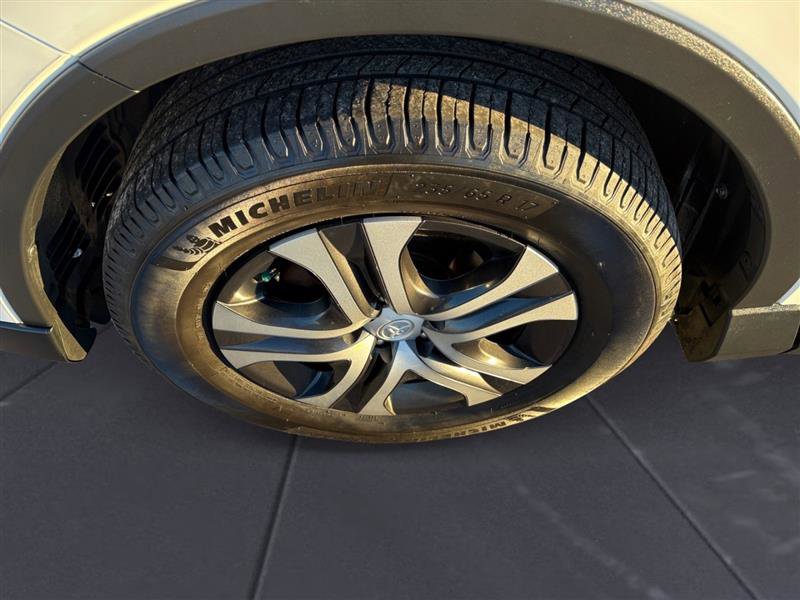 Used 2018 Toyota RAV4 LE w/ Carpet Mat Package image 17