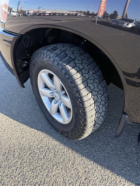 Used 2014 Nissan Titan SV w/ SV Value Truck Package AWD/4WD image 23