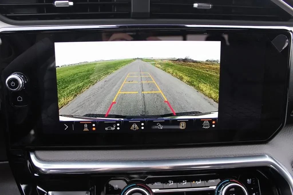 New 2026 GMC Sierra 3500 Denali AWD/4WD image 18