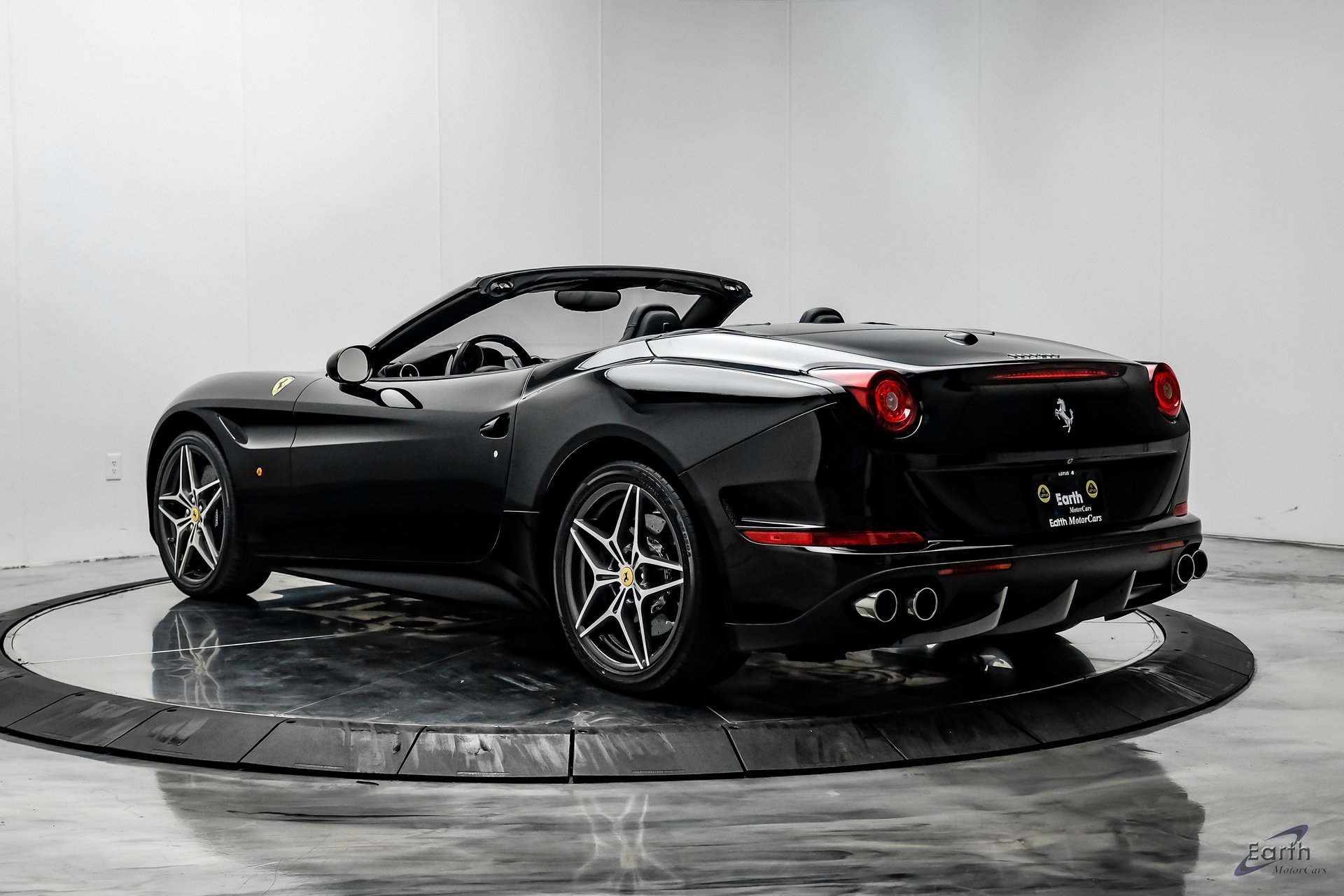 Used 2016 Ferrari California T image 9