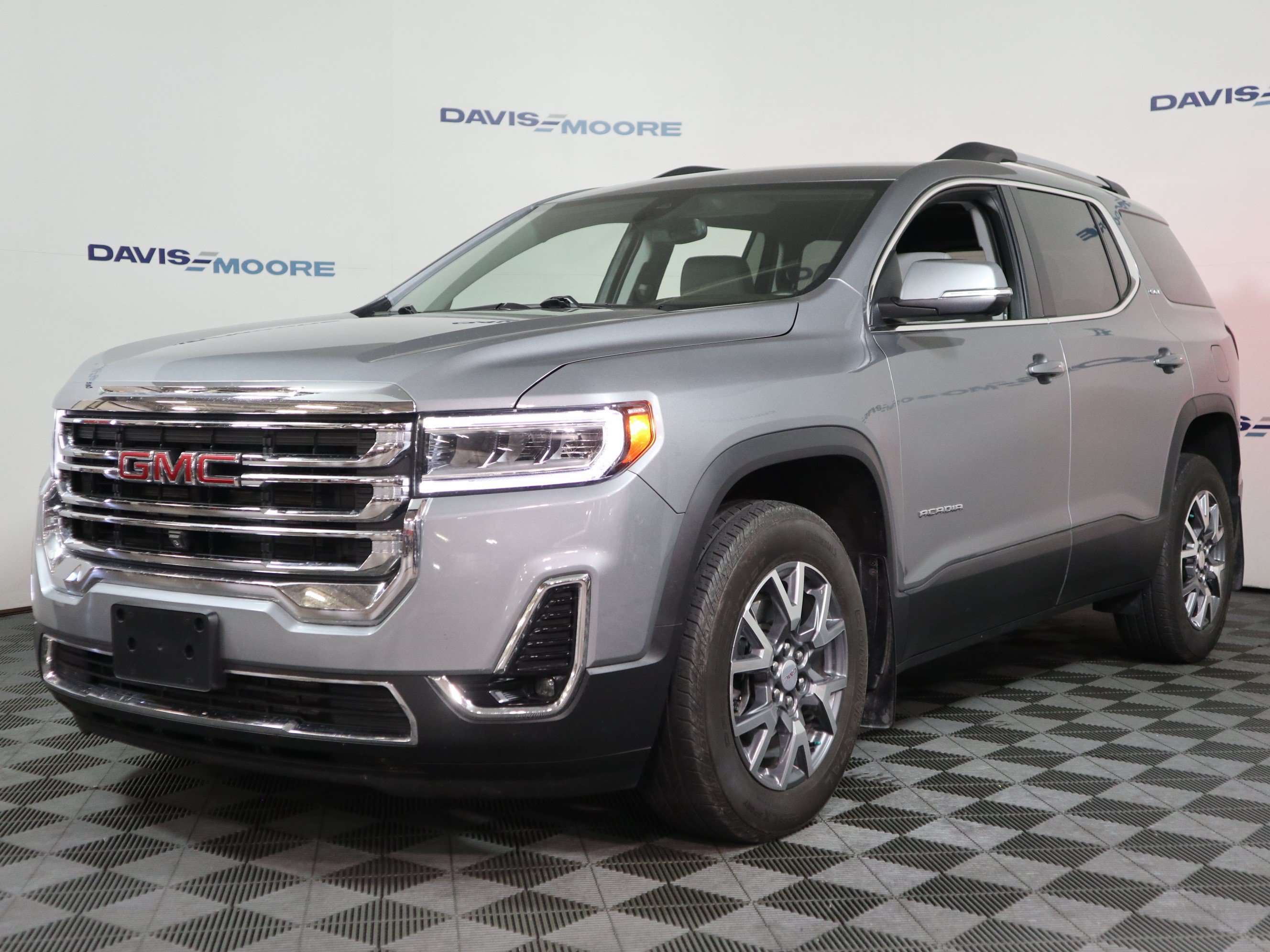 Used 2023 GMC Acadia SLT w/ Technology Package FWD image 12