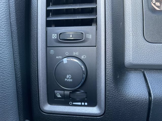 Used 2016 RAM 1500 Express RWD image 21