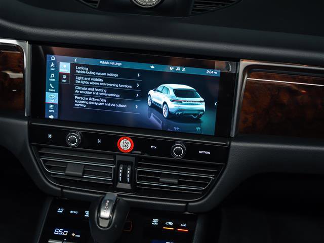 Certified 2025 Porsche Macan image 26