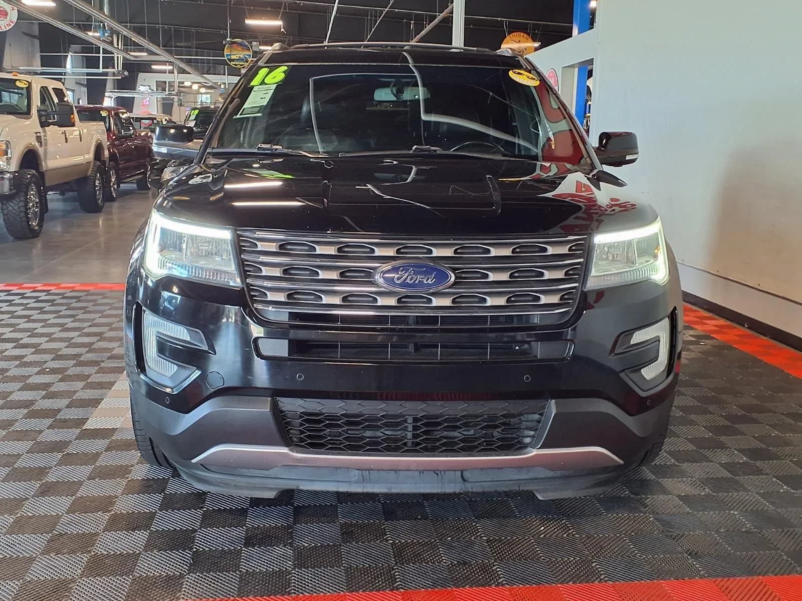 Used 2016 Ford Explorer XLT w/ Equipment Group 202A AWD/4WD image 3
