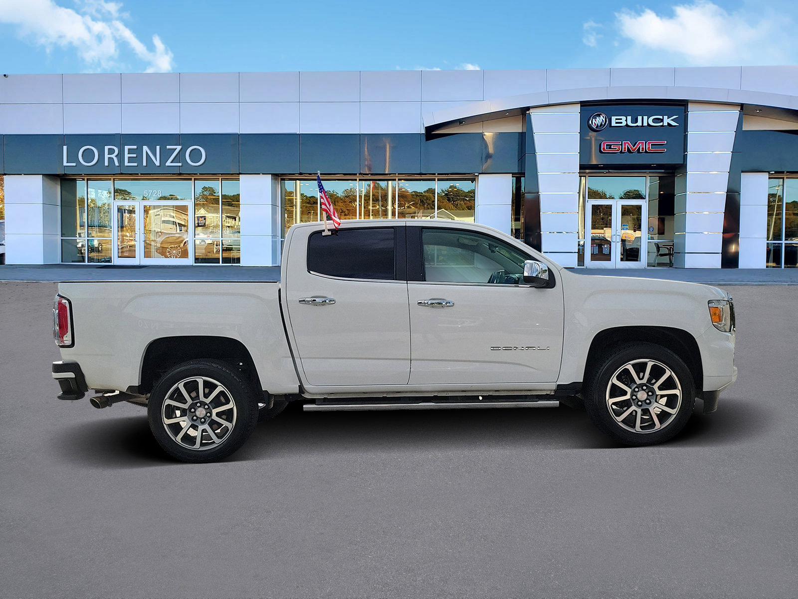 Used 2022 GMC Canyon Denali image 4