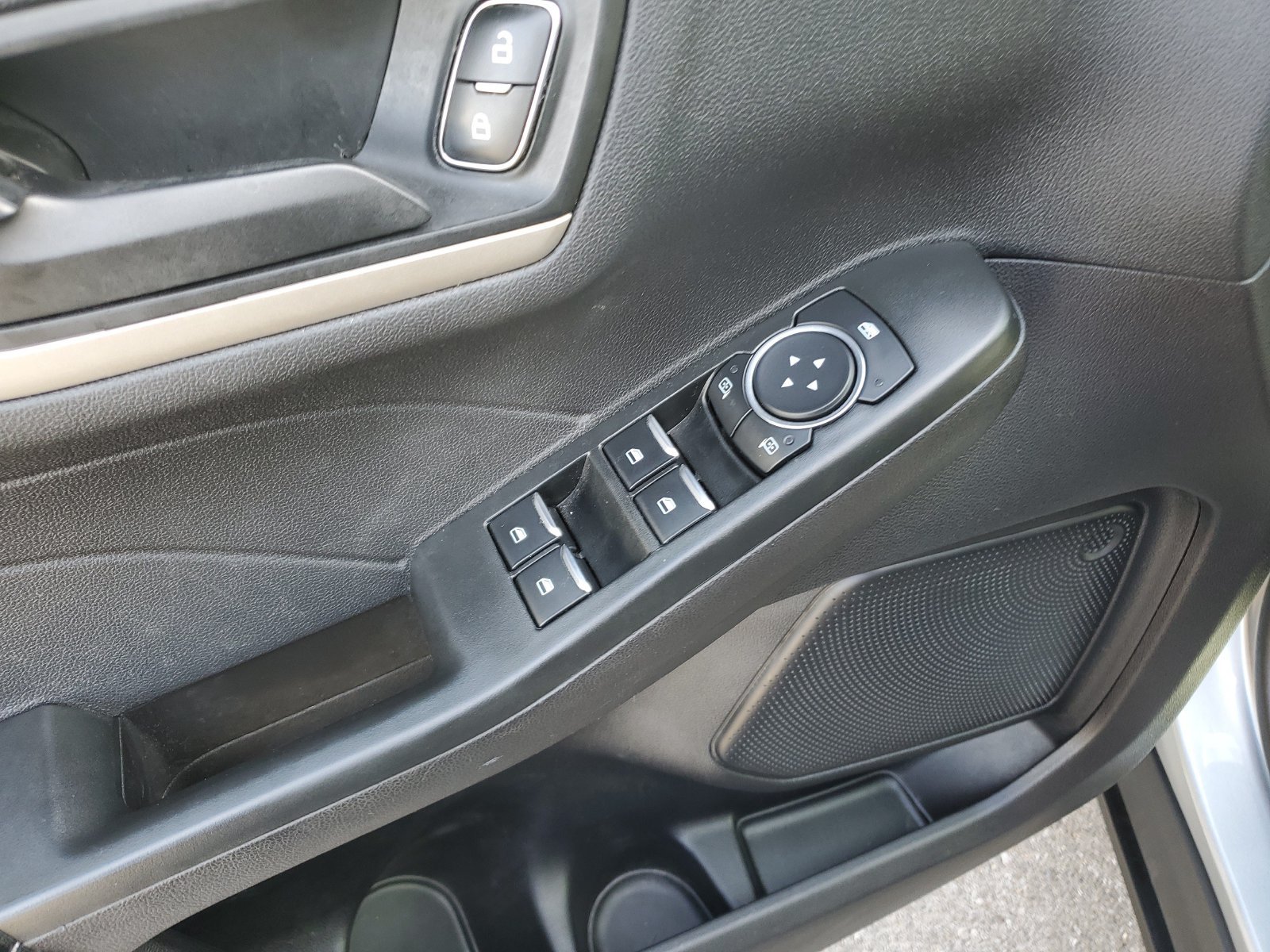 Used 2022 Ford Escape SE FWD image 19