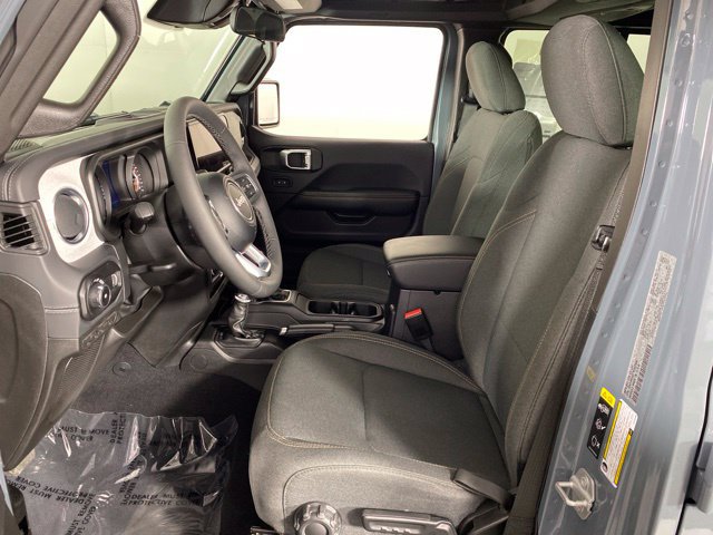 Used 2026 Jeep Wrangler Unlimited Sahara AWD/4WD image 17