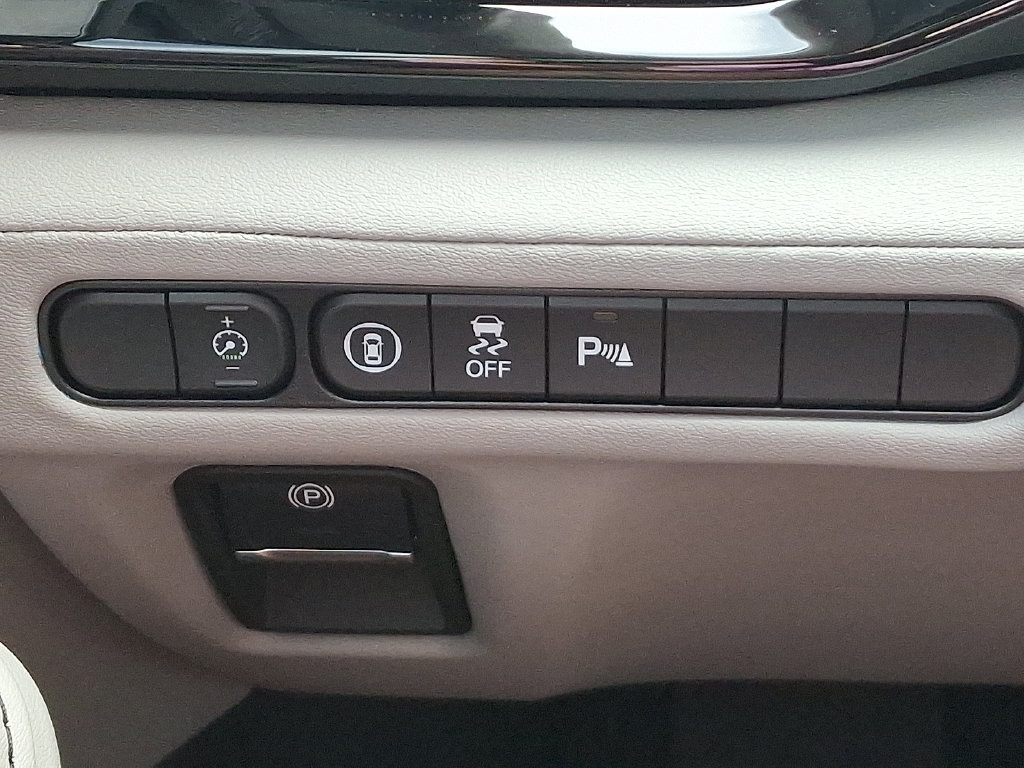Certified 2025 Acura MDX w/ Technology Package AWD/4WD image 24