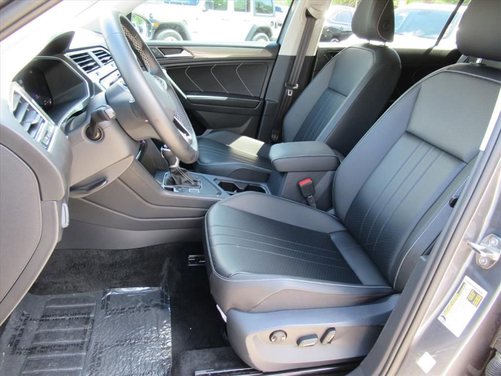 Used 2024 Volkswagen Tiguan SE FWD image 17