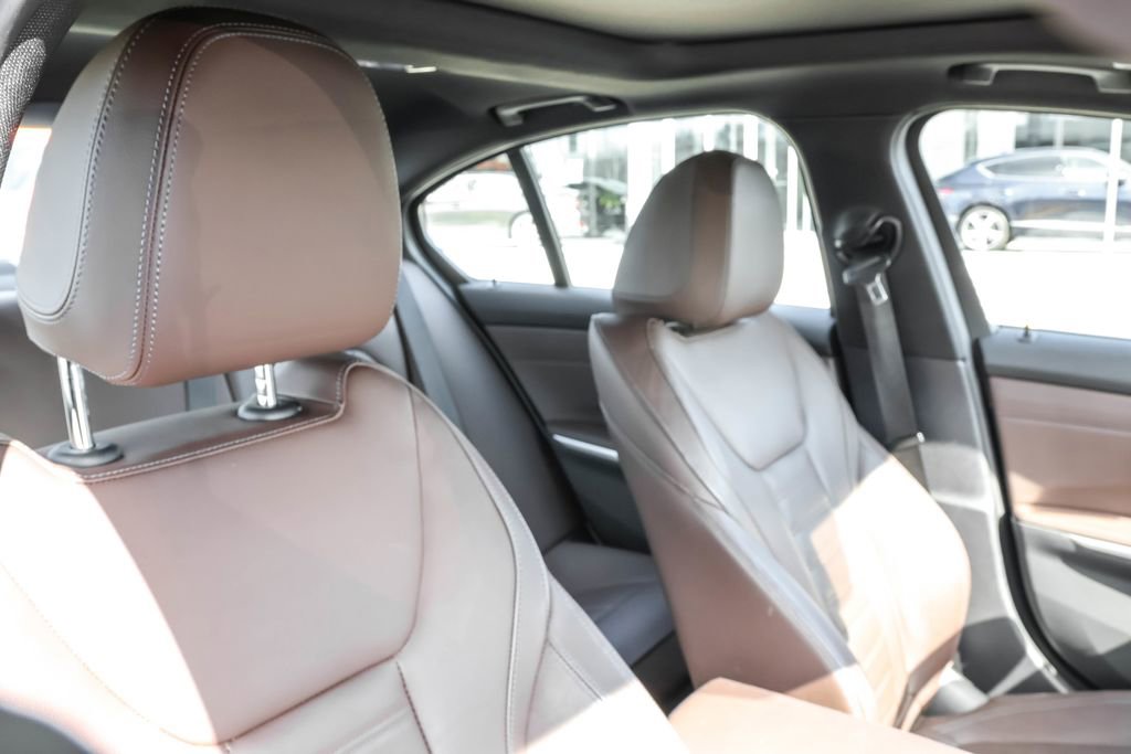 Used 2024 BMW 330e xDrive image 40