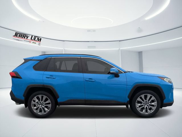 Used 2019 Toyota RAV4 XLE Premium w/ Cold Weather Package AWD/4WD image 2