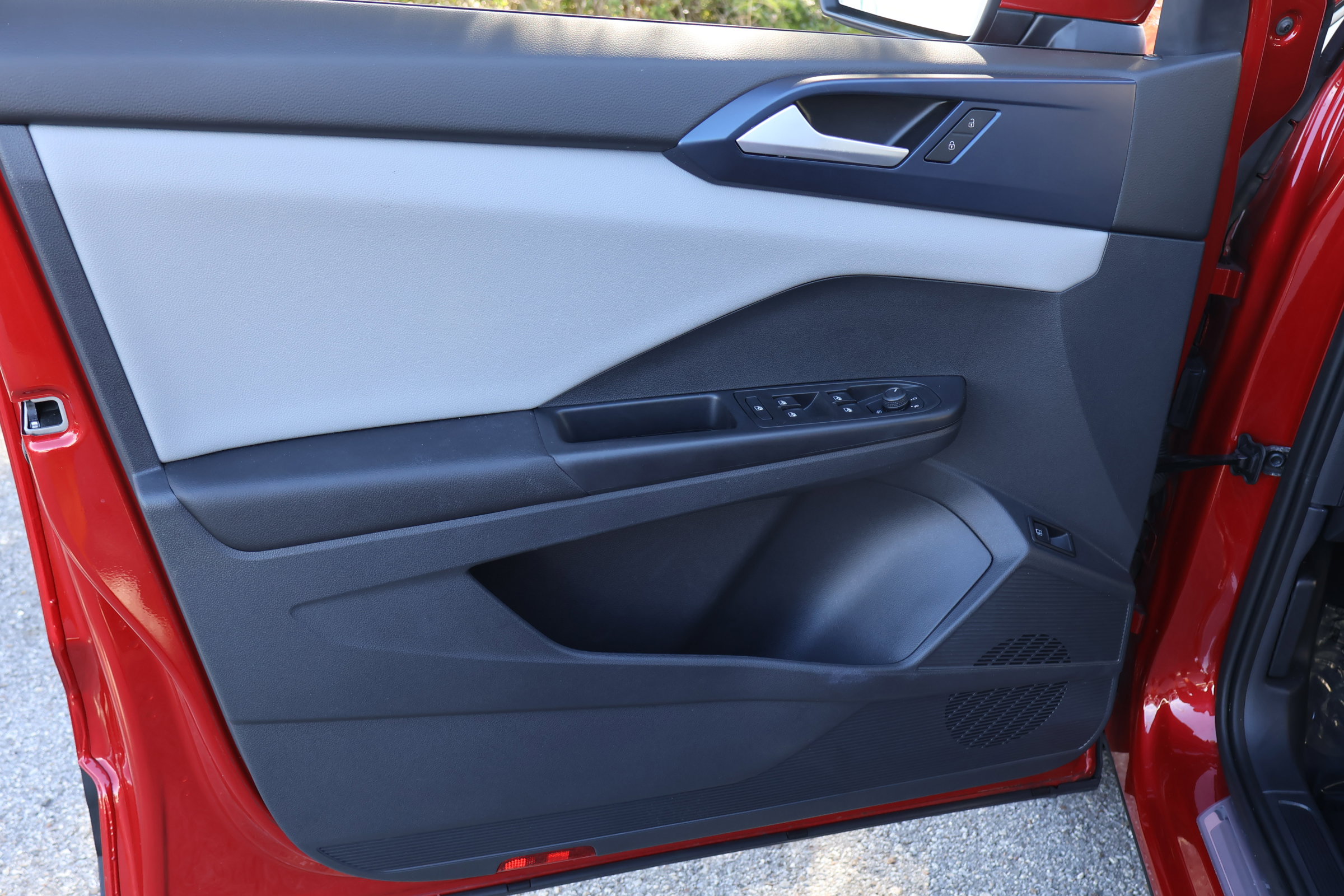 Used 2023 Volkswagen Taos SE w/ Black Wheel Package image 14