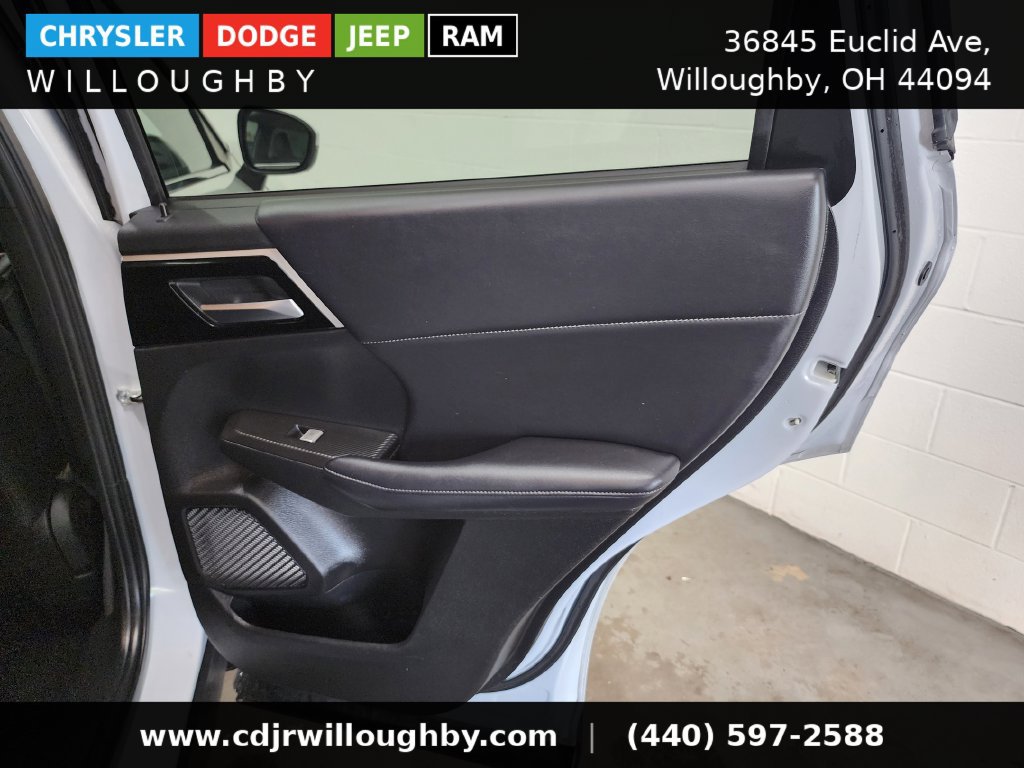 Used 2024 Mitsubishi Outlander AWD image 33