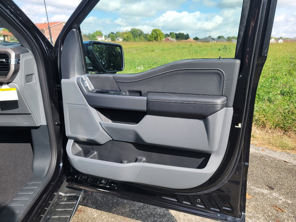 New 2025 Ford F150 XLT image 34