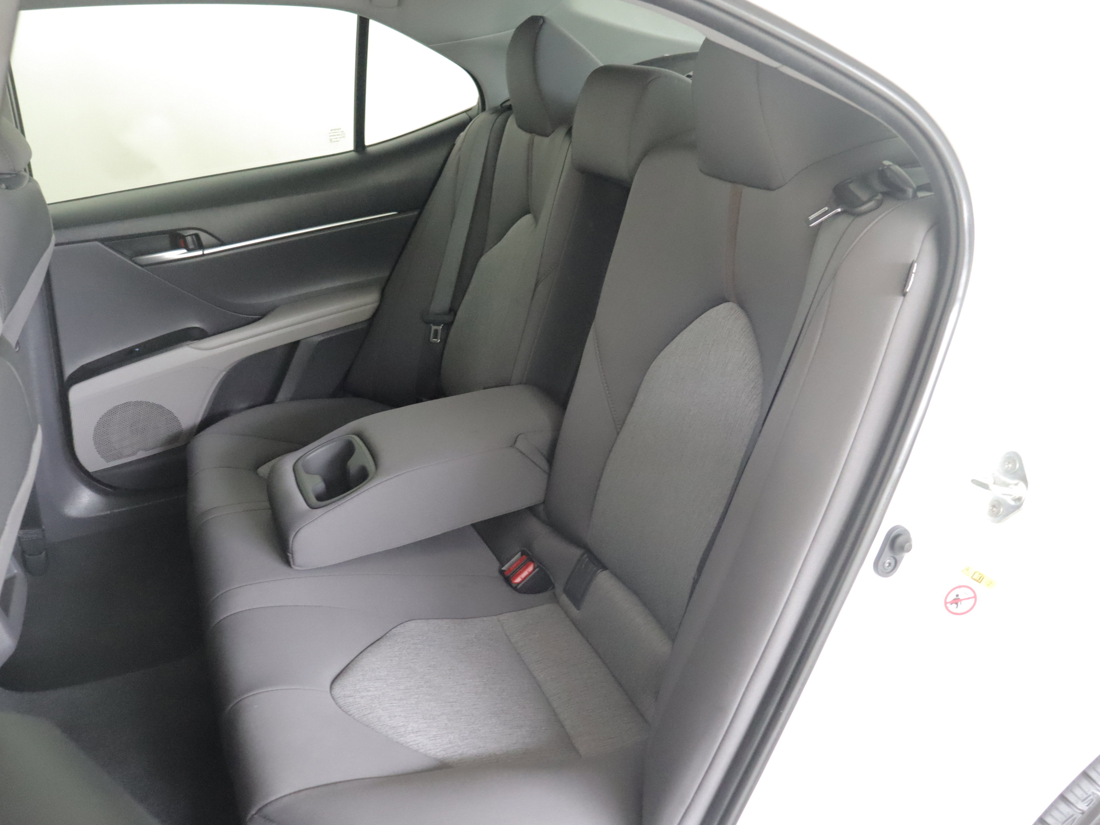 Used 2018 Toyota Camry LE FWD image 8