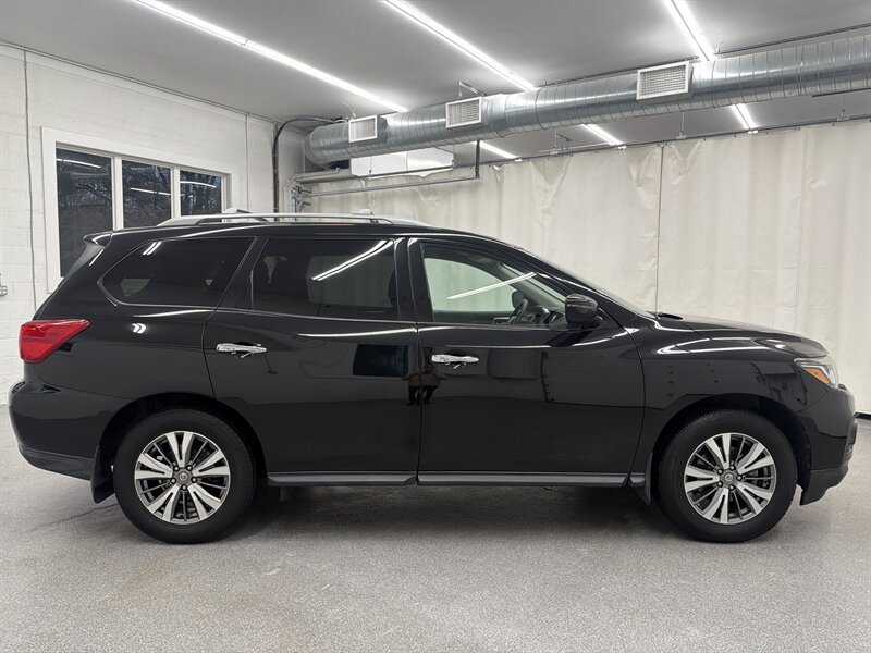 Used 2019 Nissan Pathfinder S AWD/4WD image 4