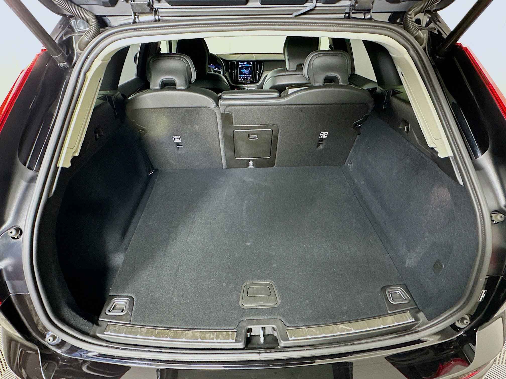 Used 2025 Volvo XC60 B5 Plus w/ Climate Package image 27
