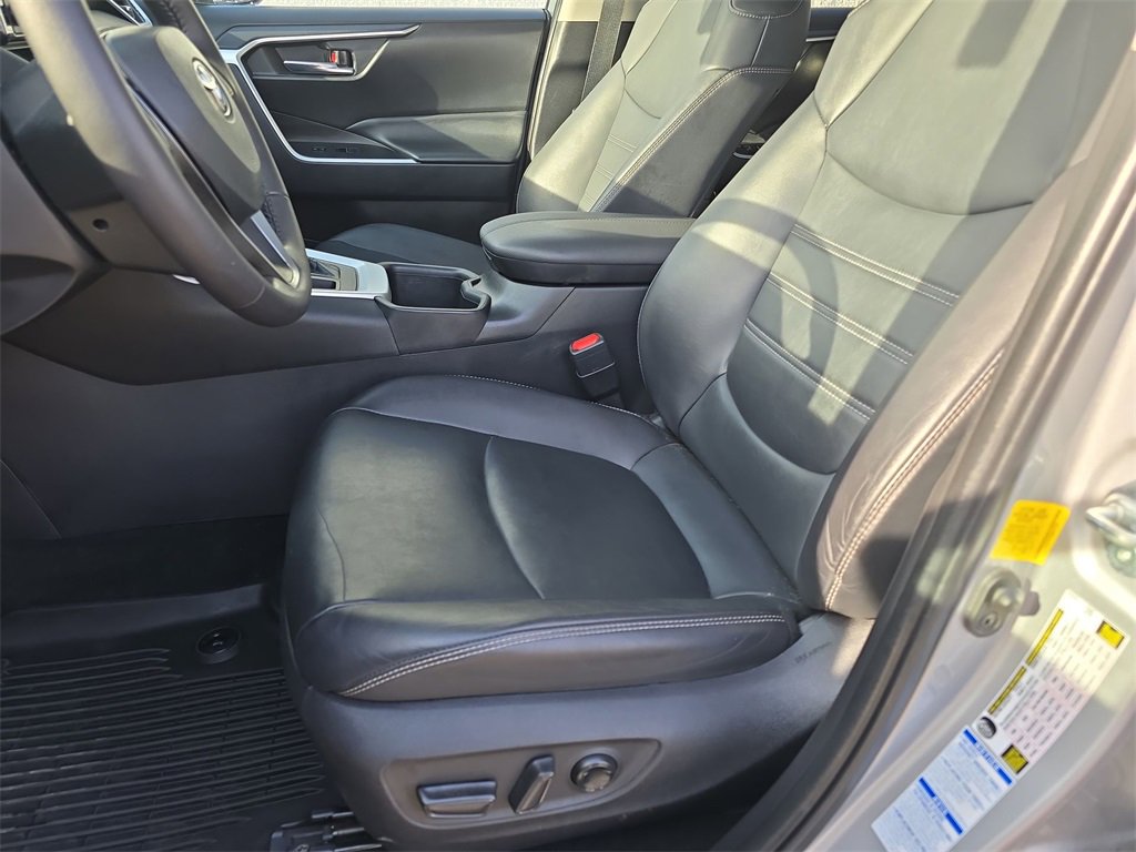 Used 2022 Toyota RAV4 XLE Premium image 20
