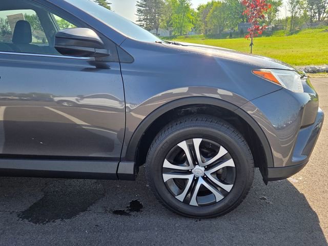 Used 2016 Toyota RAV4 LE AWD/4WD image 4