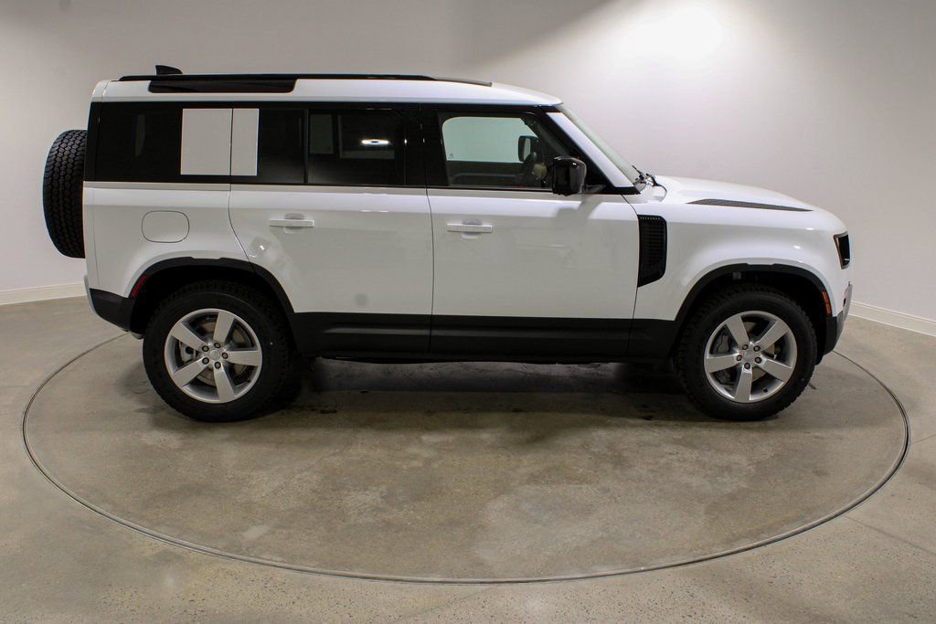 Used 2025 Land Rover Defender 110 S image 6