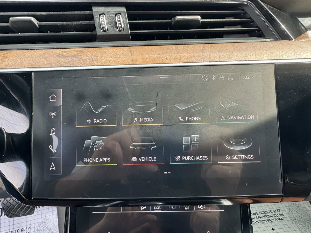 Used 2019 Audi e-tron Prestige w/ Prestige Package image 16