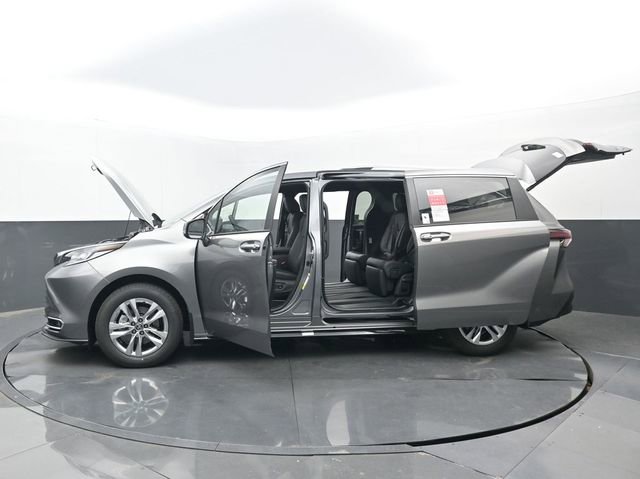 New 2026 Toyota Sienna Limited FWD image 34