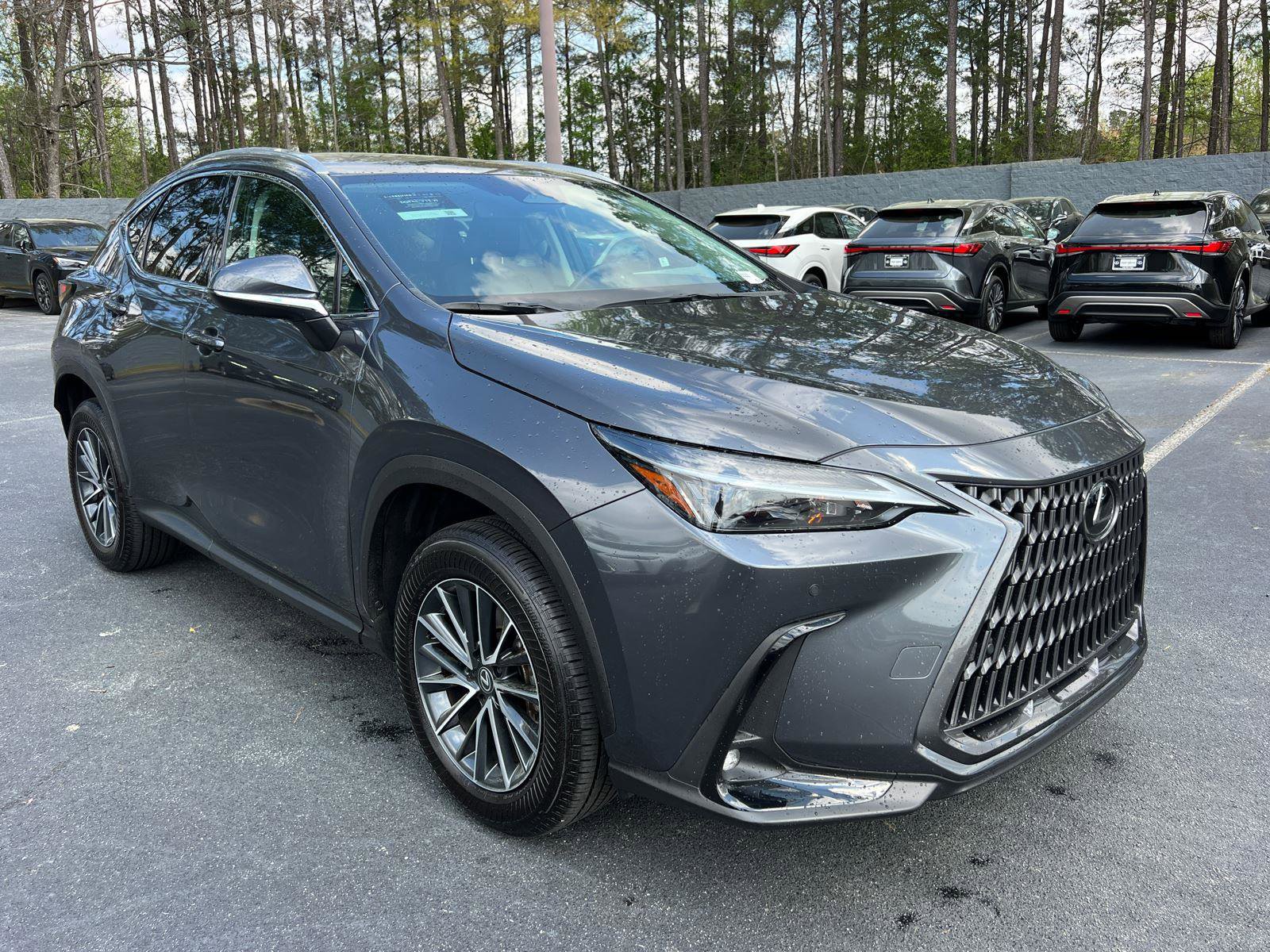 Used 2025 Lexus NX 250 FWD w/ Towing Package (2000 Lbs) image 4