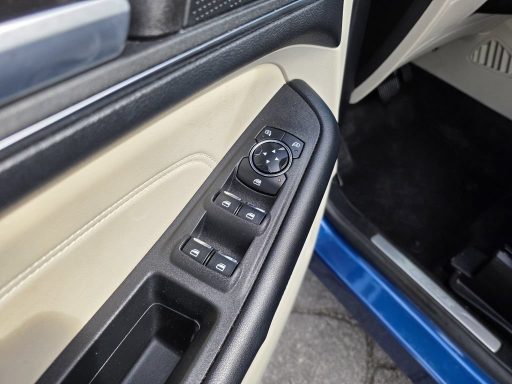 Used 2023 Ford Edge Titanium w/ Cargo Accessory Package AWD/4WD image 17