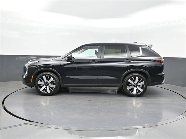 New 2025 Mitsubishi Outlander SE image 2