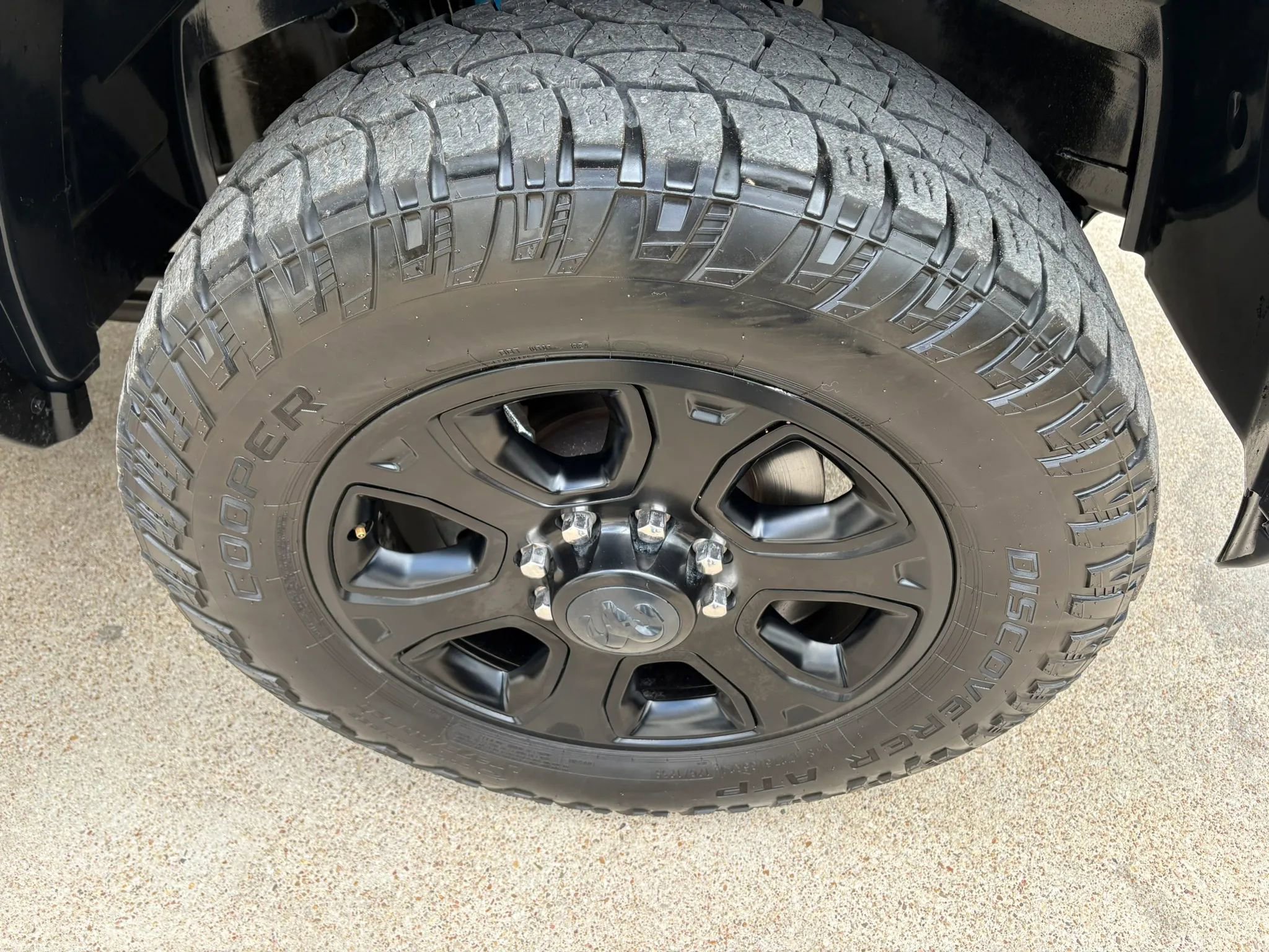 Used 2018 RAM 2500 Laramie w/ Sport Appearance Group AWD/4WD image 11