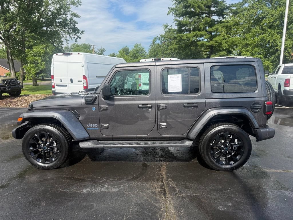Used 2025 Jeep Wrangler Unlimited Sahara AWD/4WD image 7