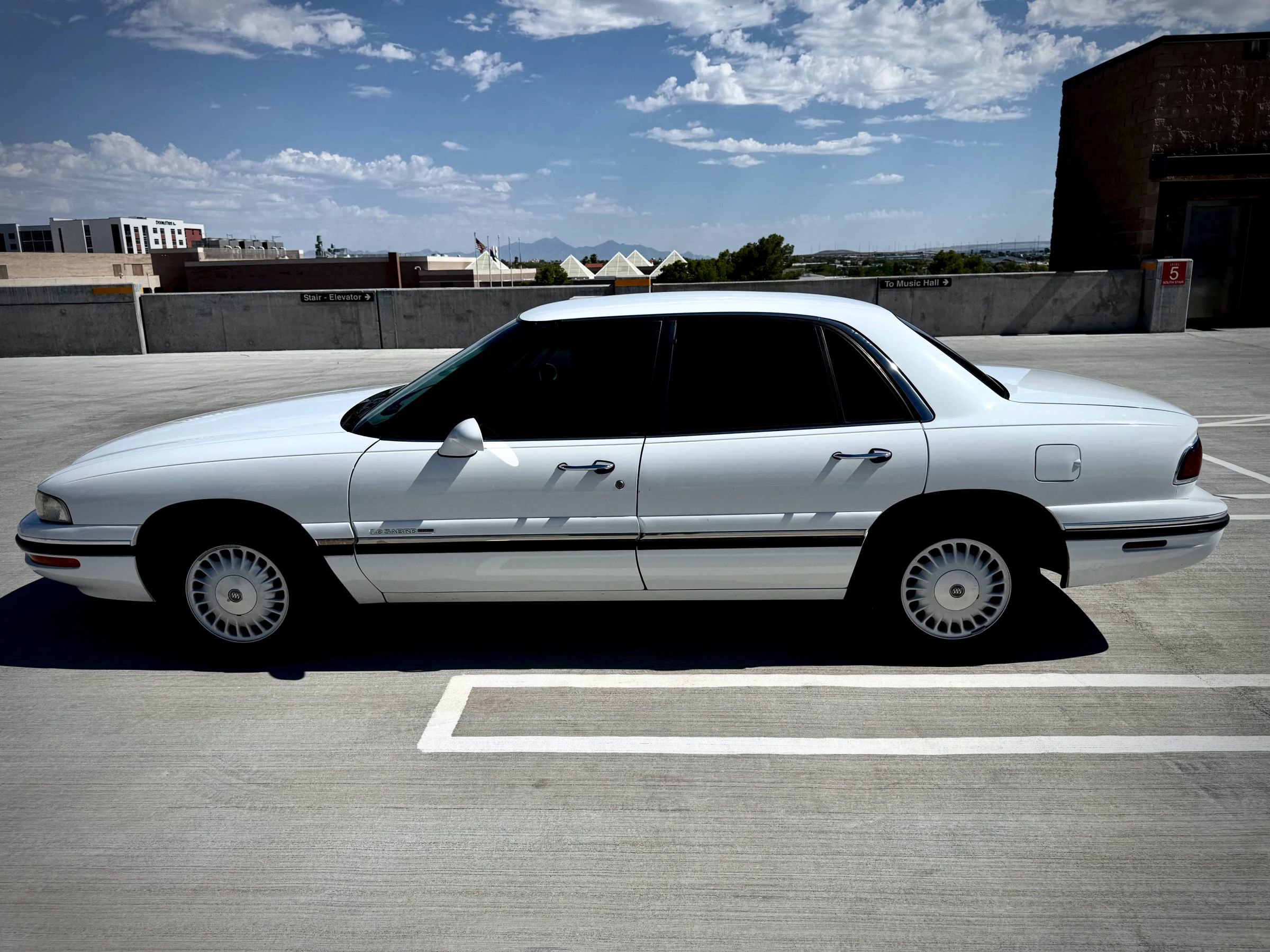 Used 1999 Buick Le Sabre Custom w/ Headliner Lighting Pkg FWD image 9