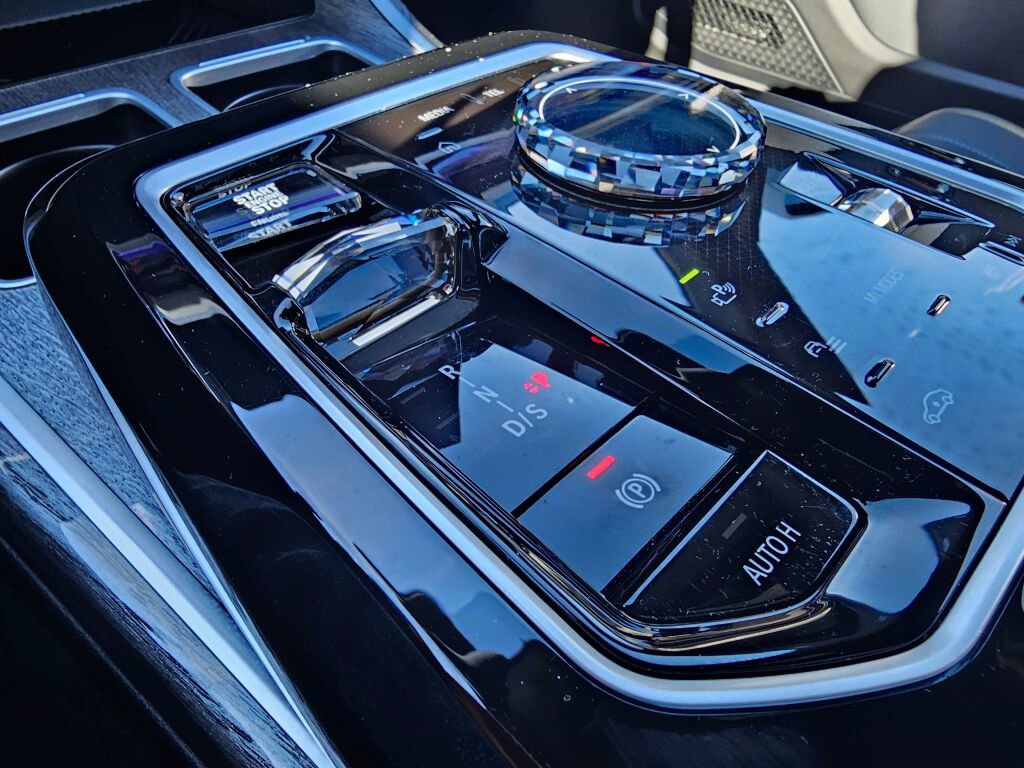 Used 2024 BMW 740i xDrive image 39