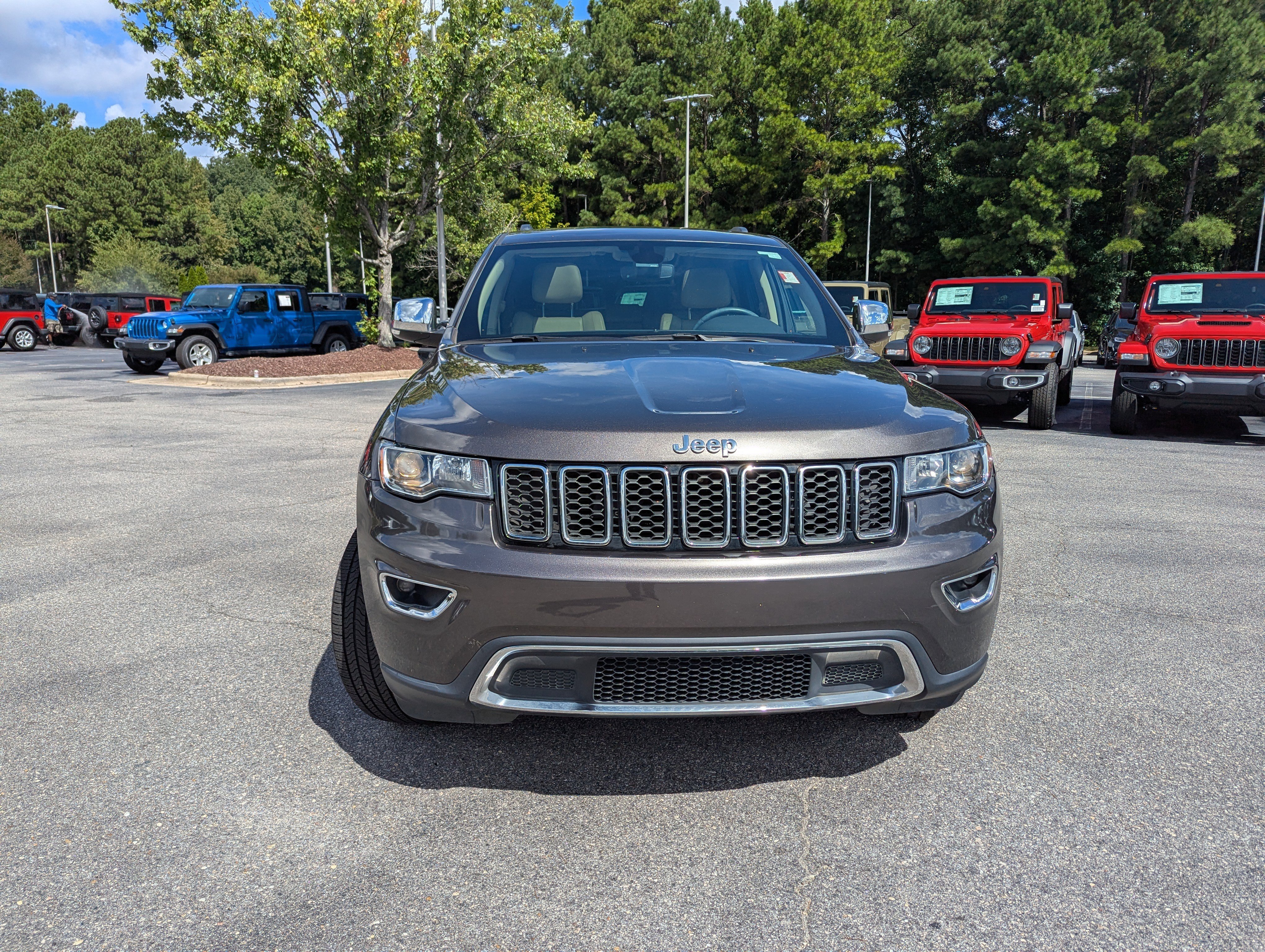 Used 2019 Jeep Grand Cherokee Limited image 2