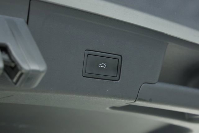 Certified 2022 Volkswagen Atlas Cross Sport SE image 38