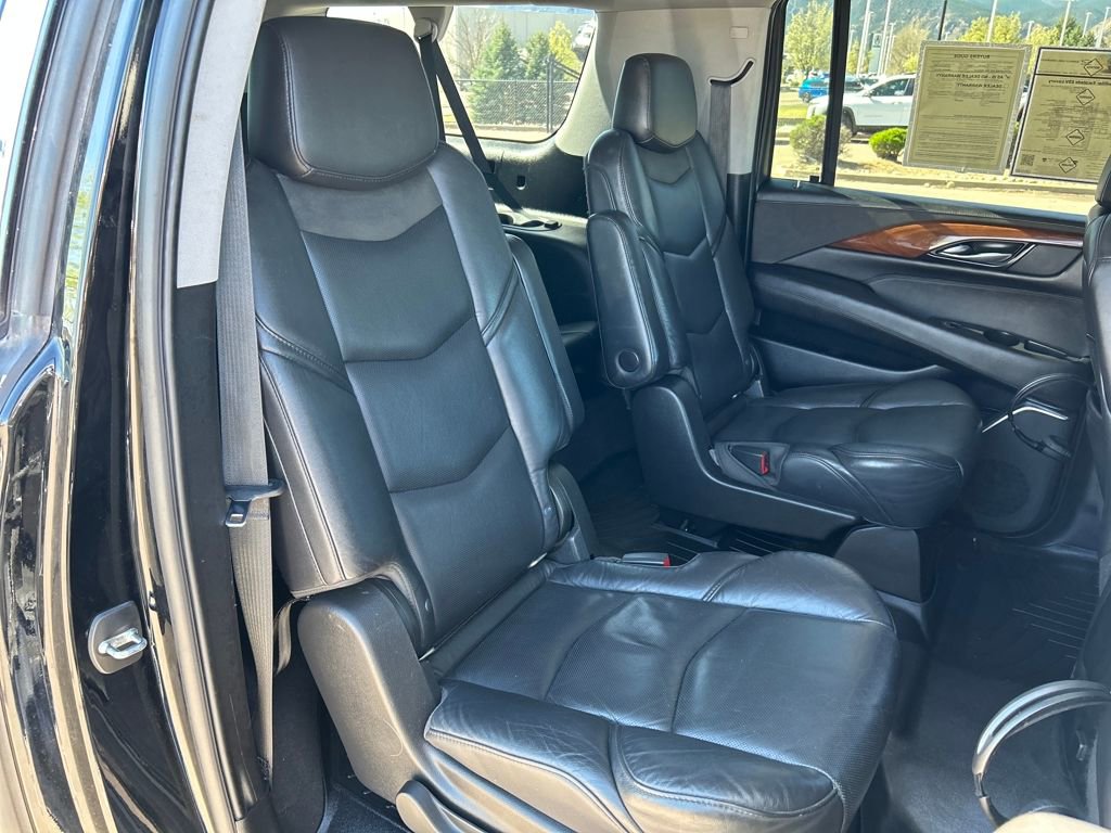 Used 2019 Cadillac Escalade ESV Luxury AWD/4WD image 22