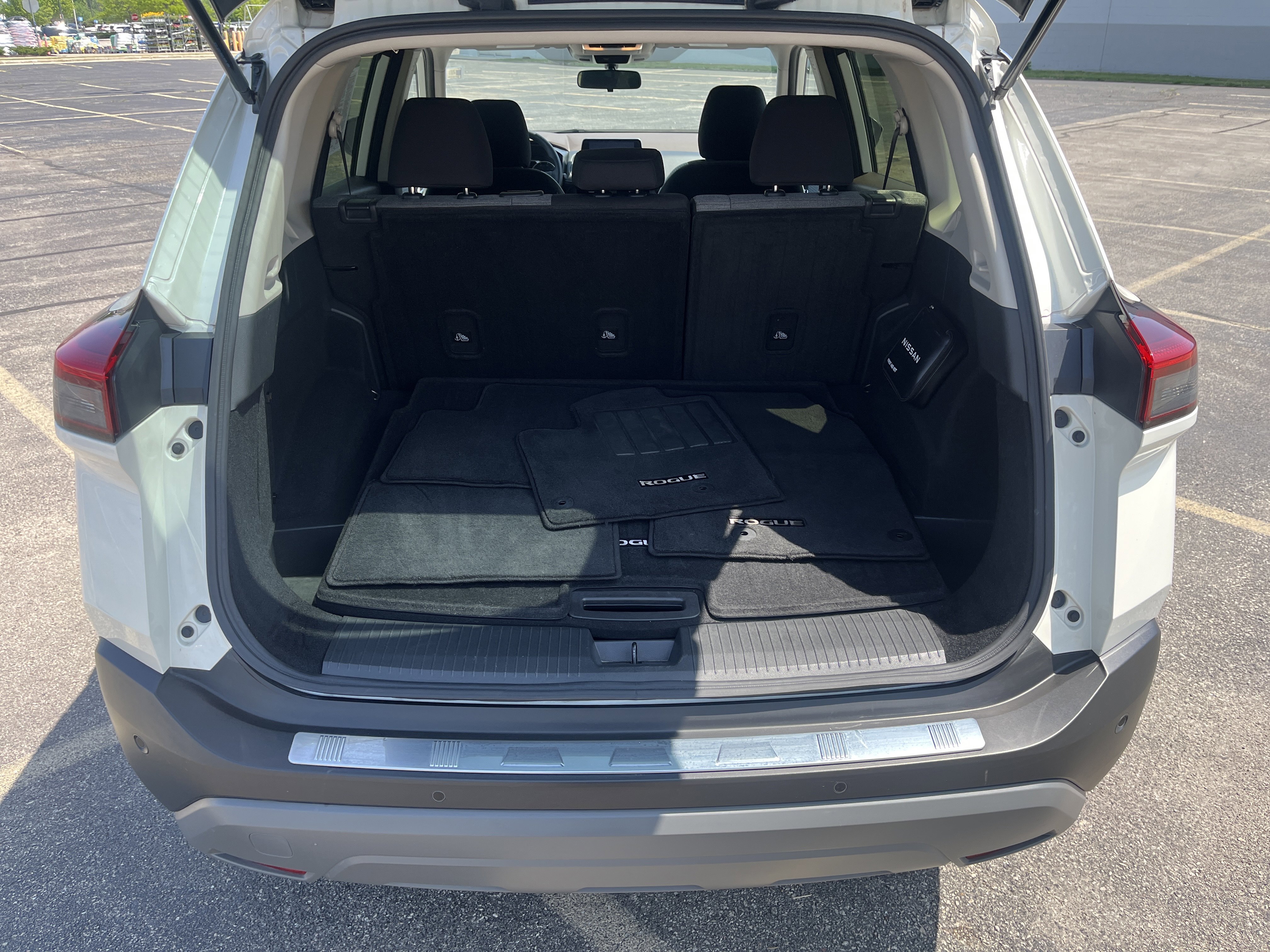 Used 2023 Nissan Rogue SV AWD/4WD image 16