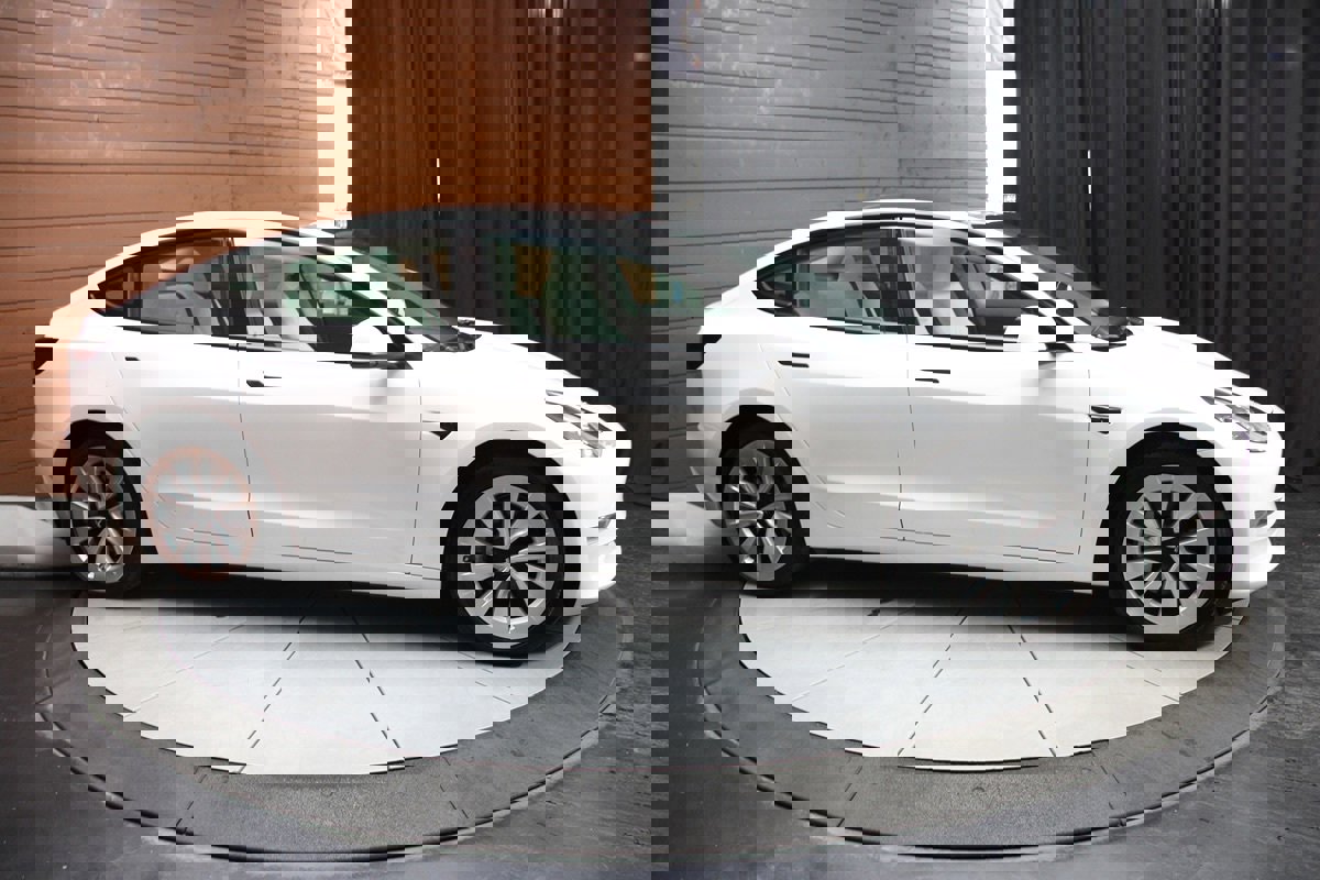 Used 2023 Tesla Model 3 Standard Range image 21