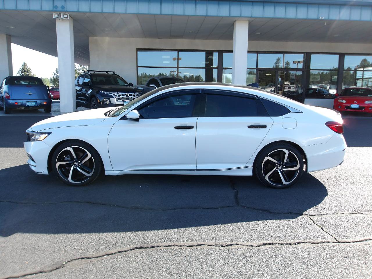 Used 2018 Honda Accord Sport image 2