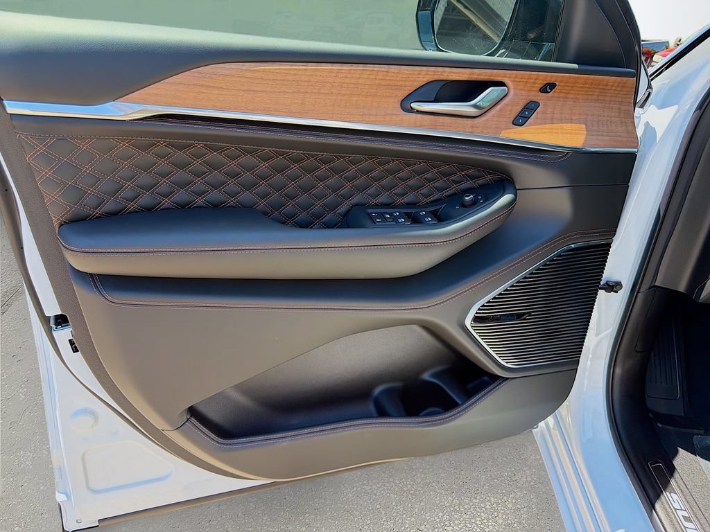 New 2026 Jeep Grand Cherokee L Summit AWD/4WD image 25