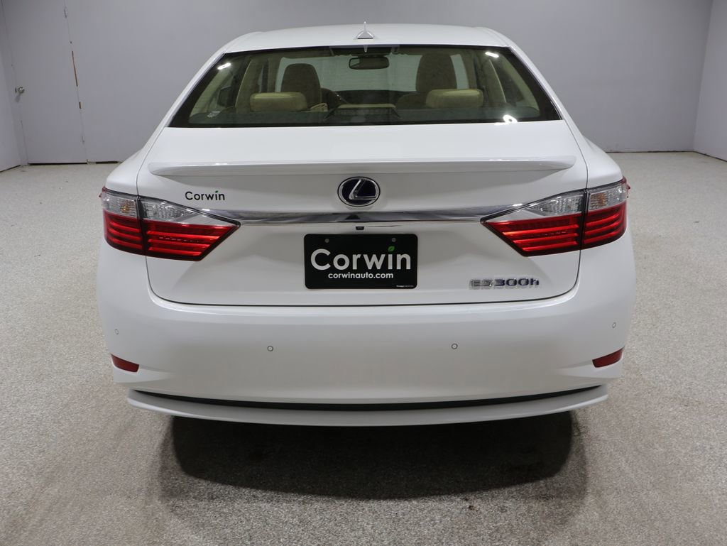 Used 2014 Lexus ES 300h w/ Premium Package w/Bamboo Trim FWD image 3
