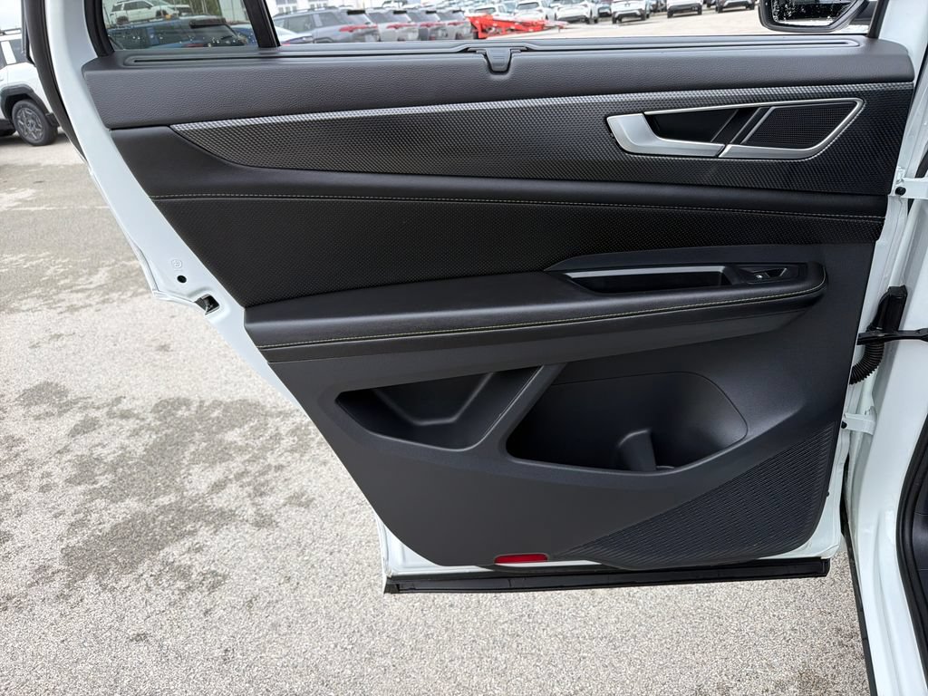 Certified 2024 Volkswagen Atlas Cross Sport SEL R-Line AWD/4WD image 22