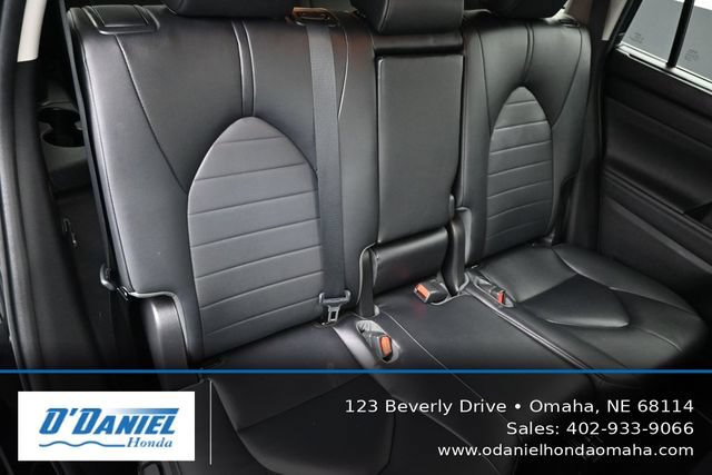 Used 2023 Toyota Highlander XLE AWD/4WD image 44
