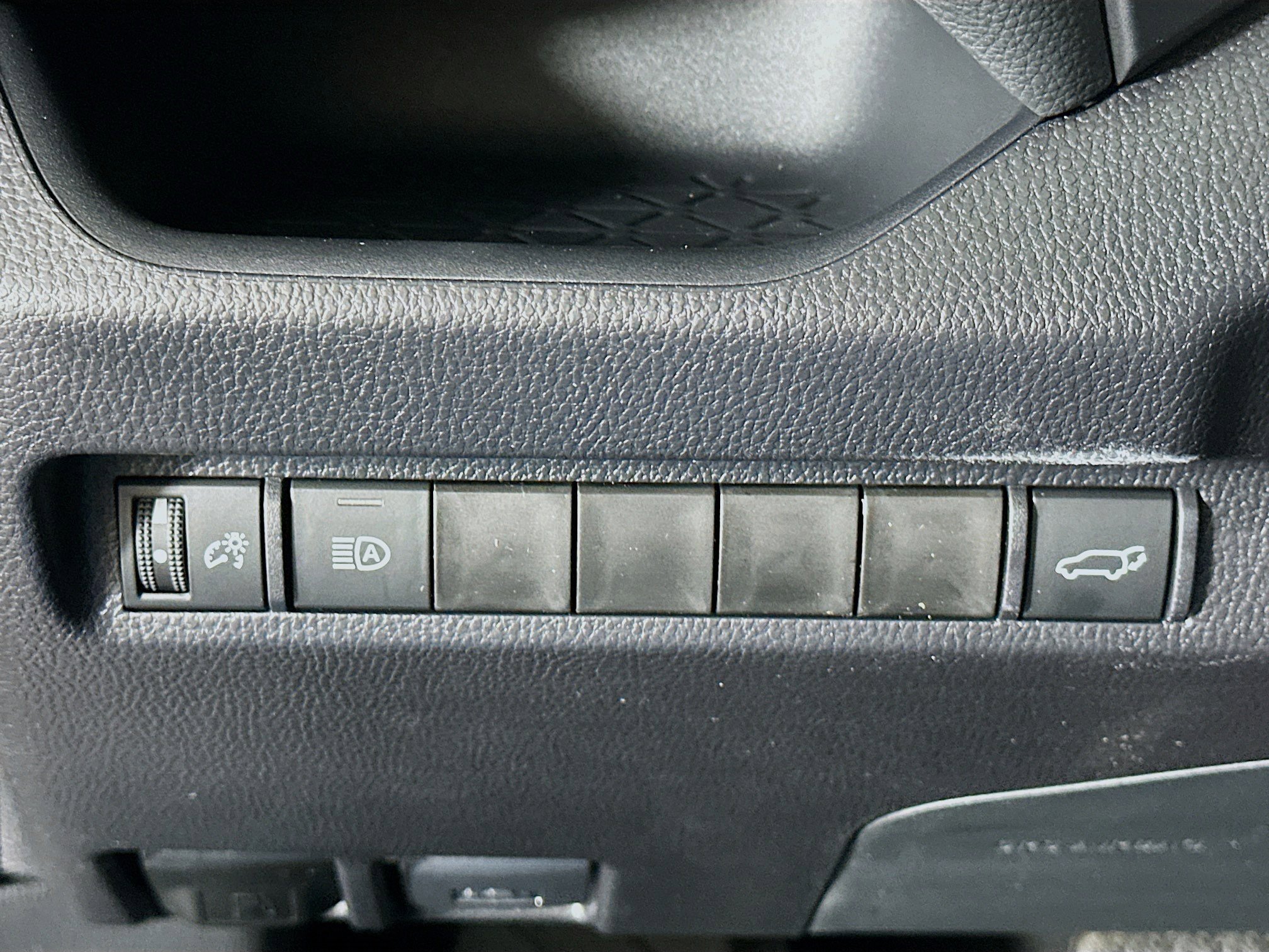 Used 2025 Toyota RAV4 XLE w/ Convenience Package image 17