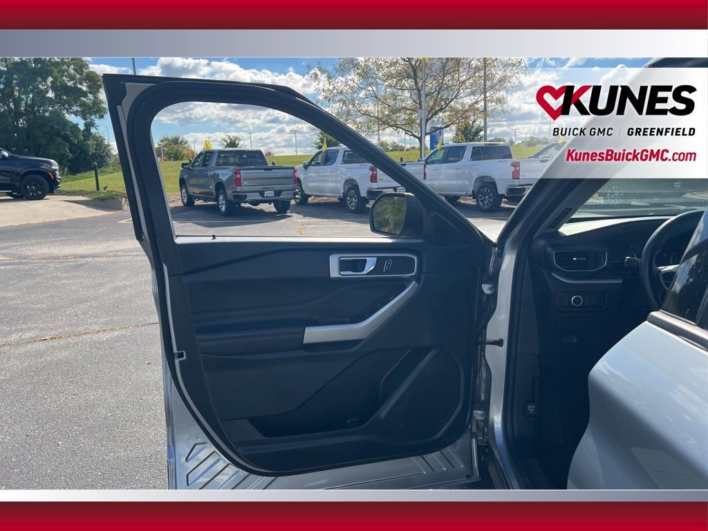 Used 2023 Ford Explorer XLT w/ Equipment Group 202A image 10