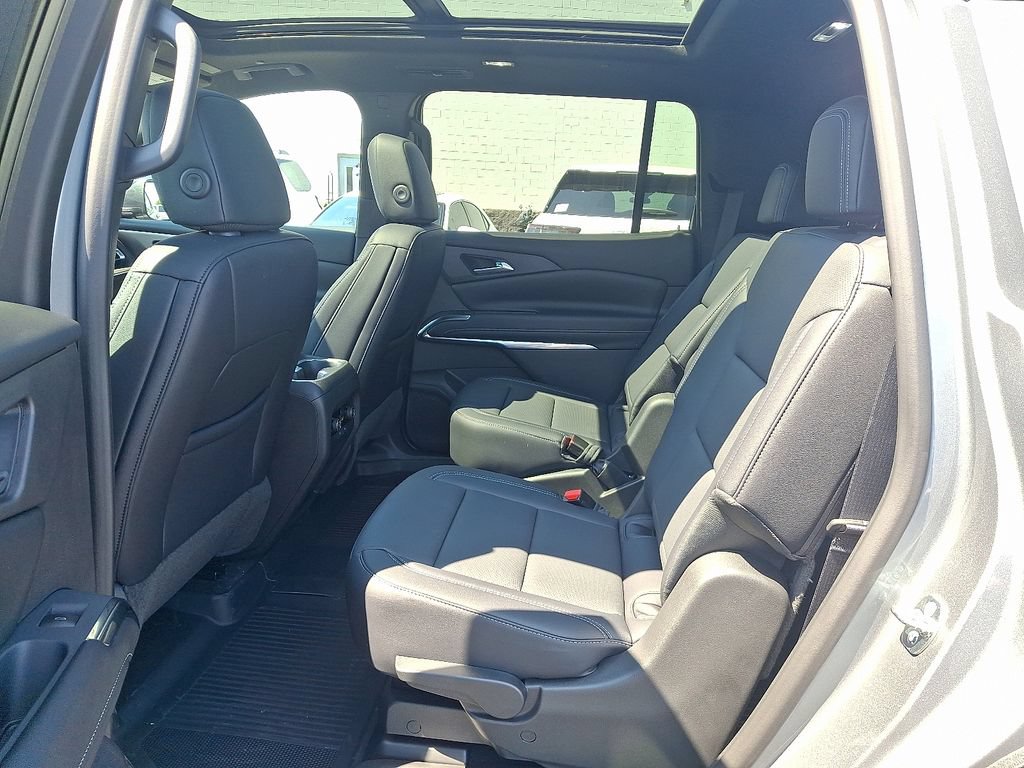 New 2027 Chevrolet Traverse LT w/ Sun and Wheel Package FWD image 5