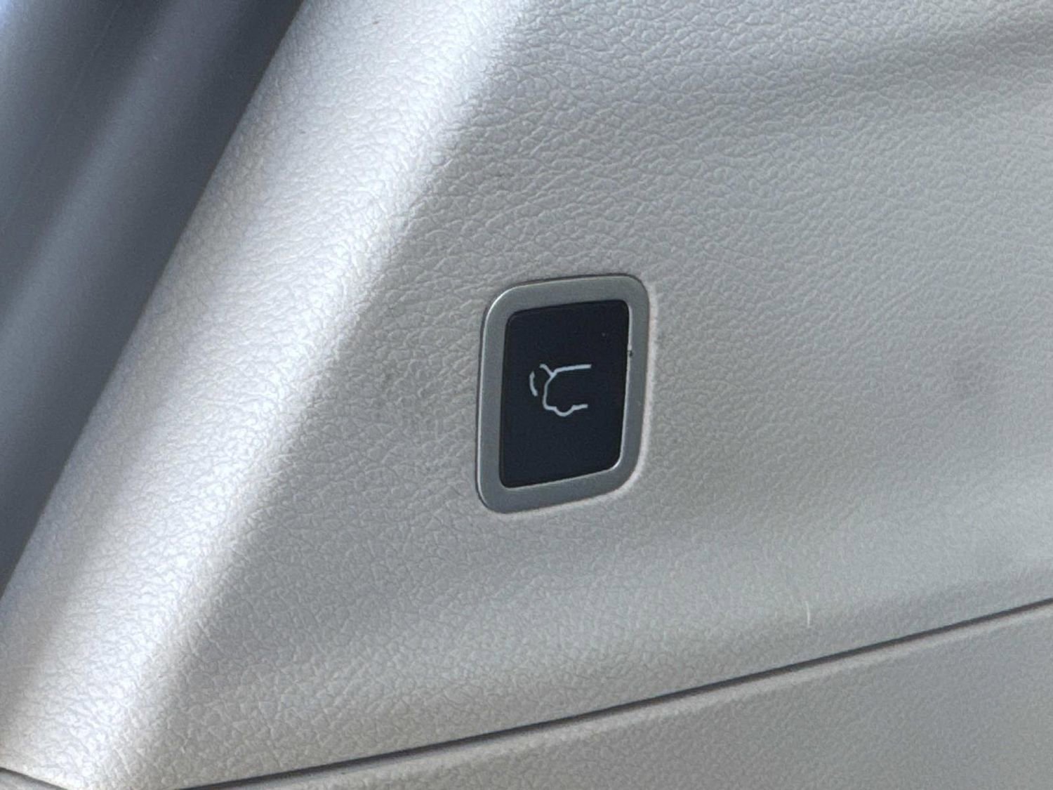 Used 2024 Chrysler Pacifica Touring-L image 14