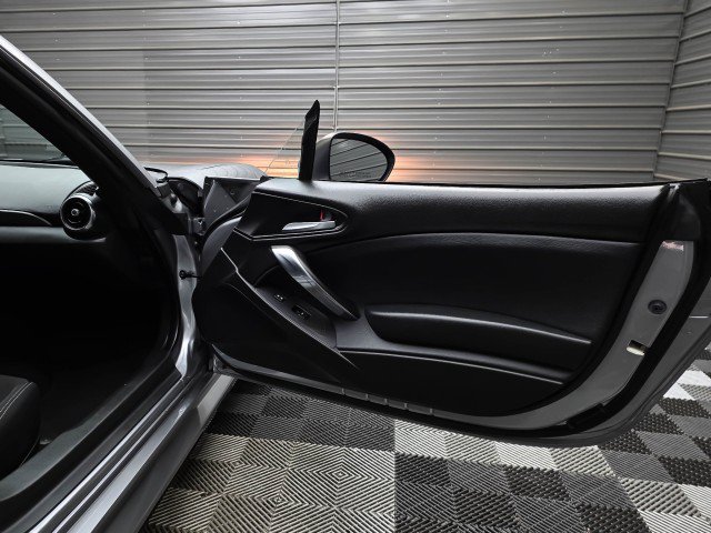 Used 2017 FIAT 124 Spider Classica RWD image 29