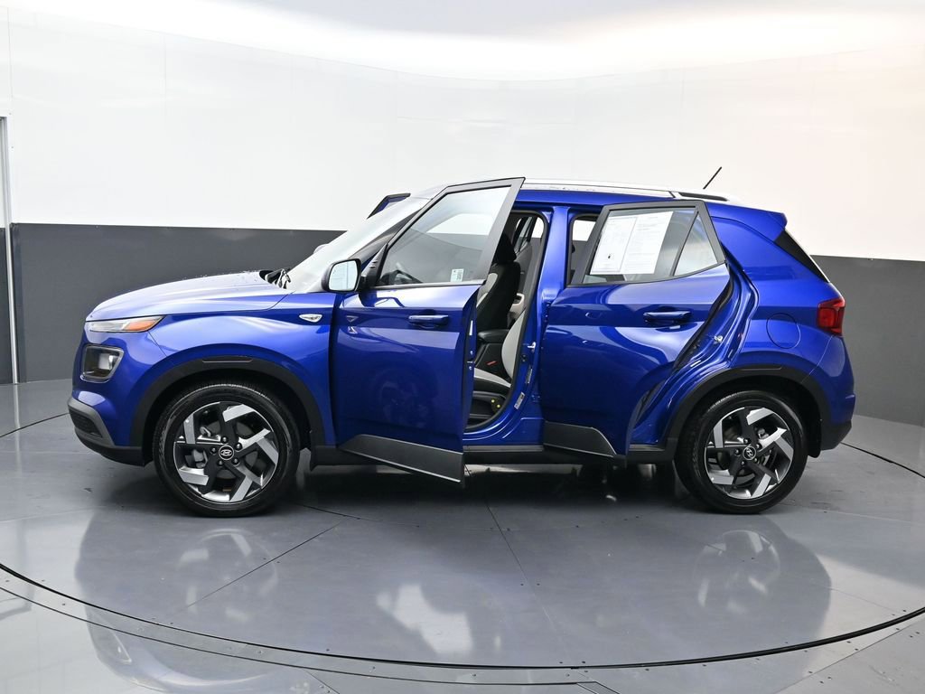 Certified 2025 Hyundai Venue SEL image 33