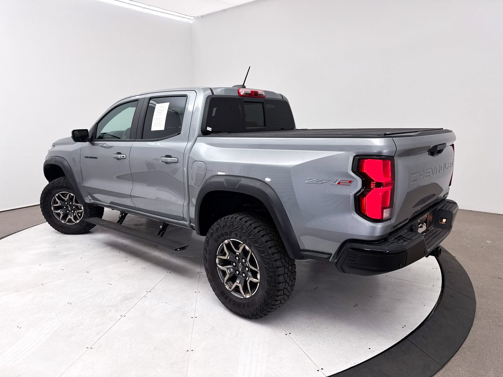 Used 2024 Chevrolet Colorado ZR2 w/ ZR2 Convenience Package III AWD/4WD image 2